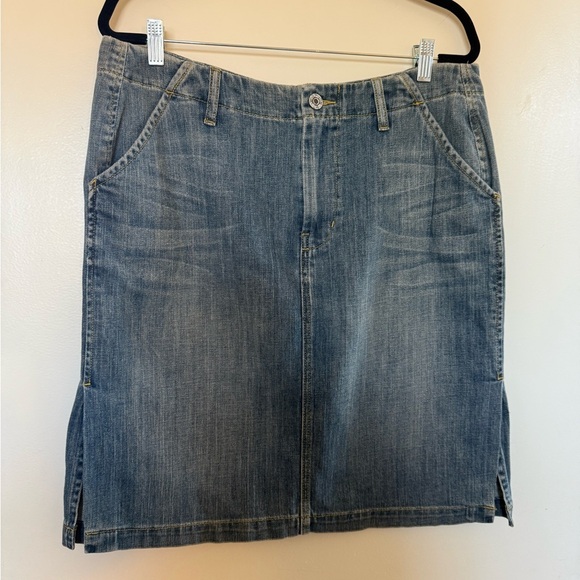 NWT Banana Republic Denim Mini Skirt with Pockets in Size 14 - Picture 1 of 6
